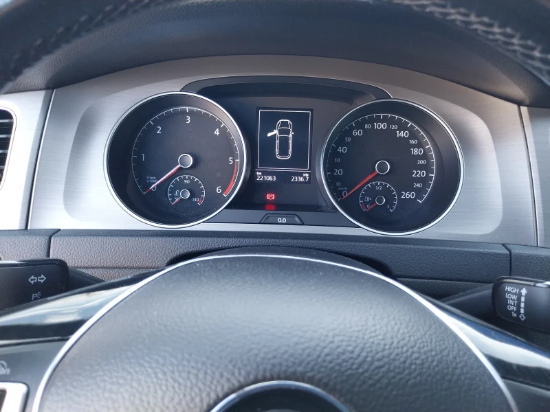 VW Golf, снимка 4 - Автомобили и джипове - 52827619