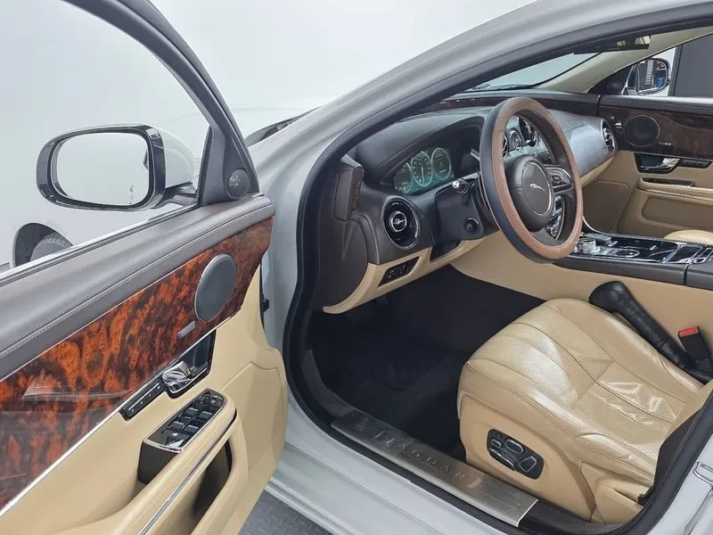 Jaguar Xj 3.0D, снимка 12 - Автомобили и джипове - 54454382