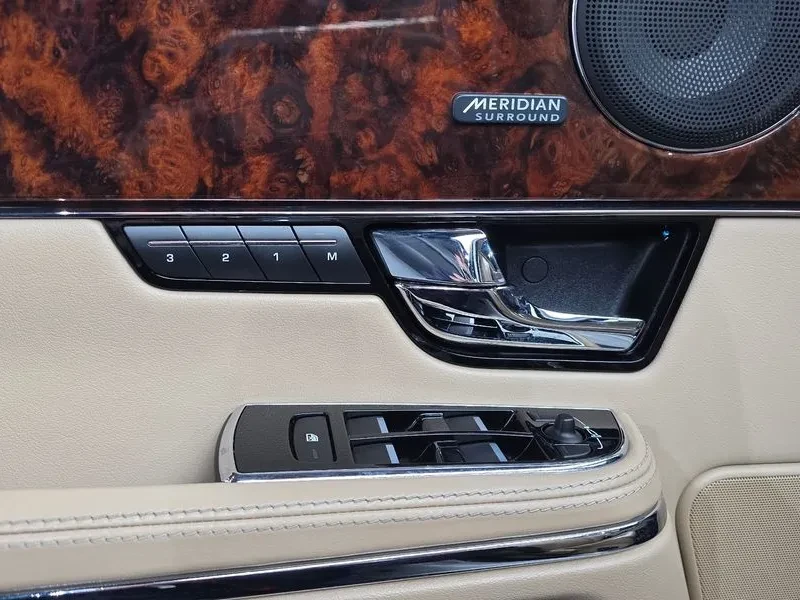 Jaguar Xj 3.0D, снимка 13 - Автомобили и джипове - 54454382