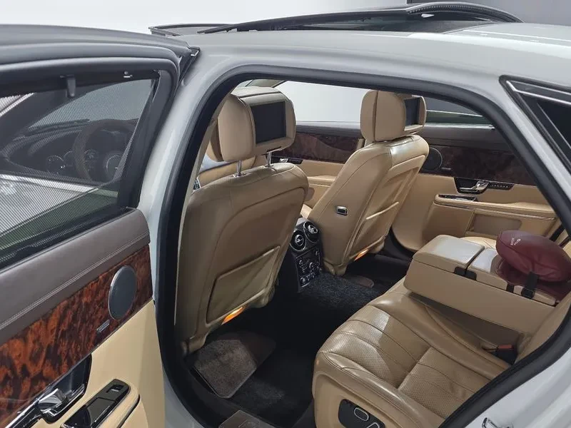 Jaguar Xj 3.0D, снимка 17 - Автомобили и джипове - 54454382