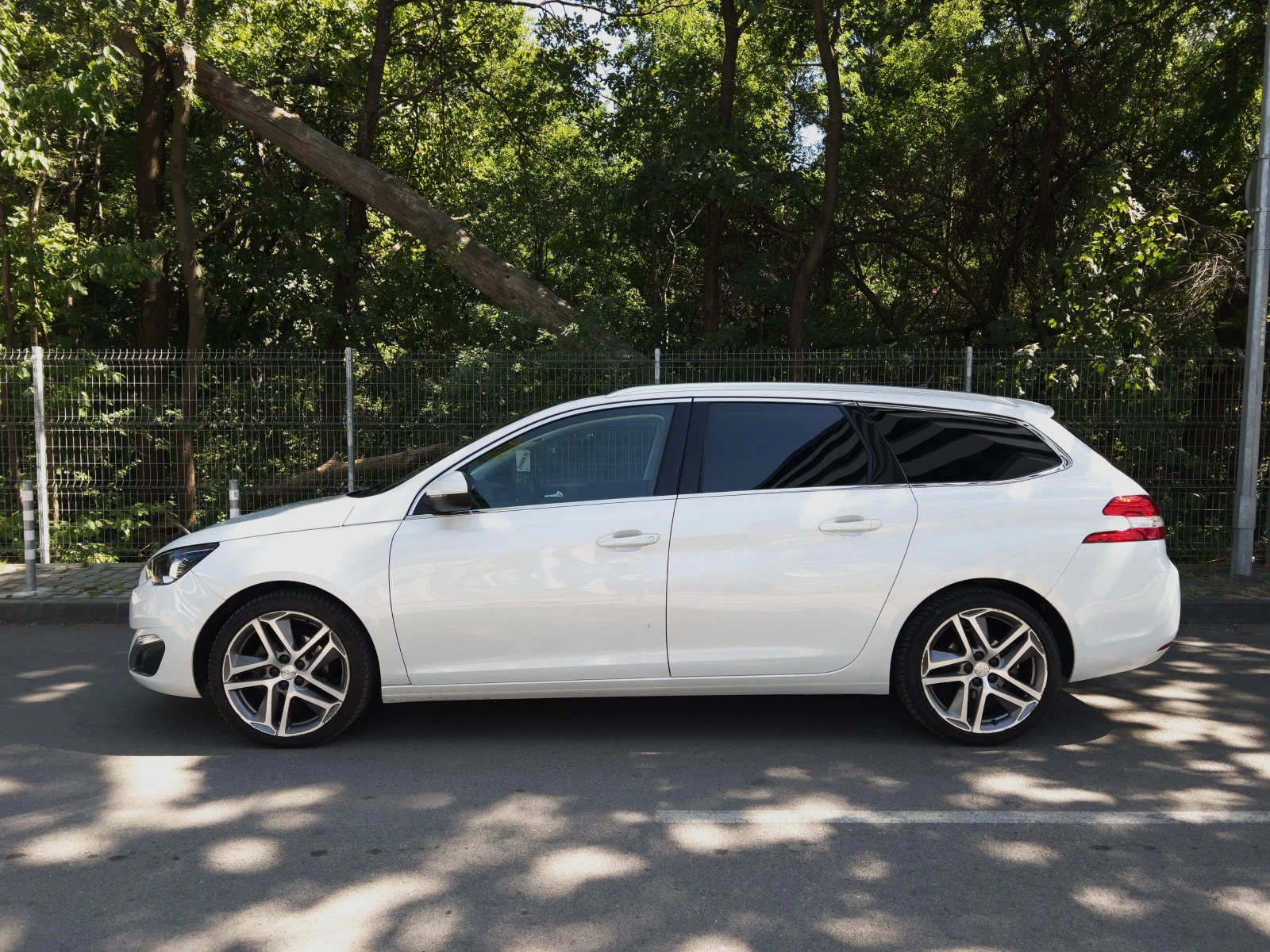 Peugeot 308 SW 1, 2T ПАНОРАМА НАВИ КОЖА ДИСТРОНИК ЛЕД-ФАРОВЕ - изображение 8