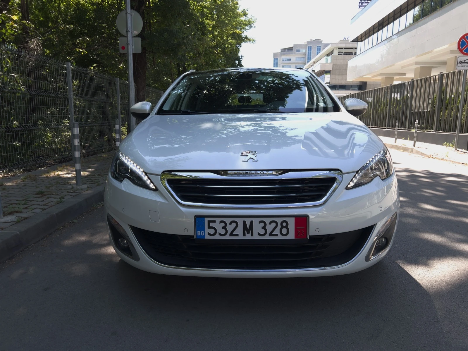 Peugeot 308 SW 1, 2T ПАНОРАМА НАВИ КОЖА ДИСТРОНИК ЛЕД-ФАРОВЕ - изображение 2