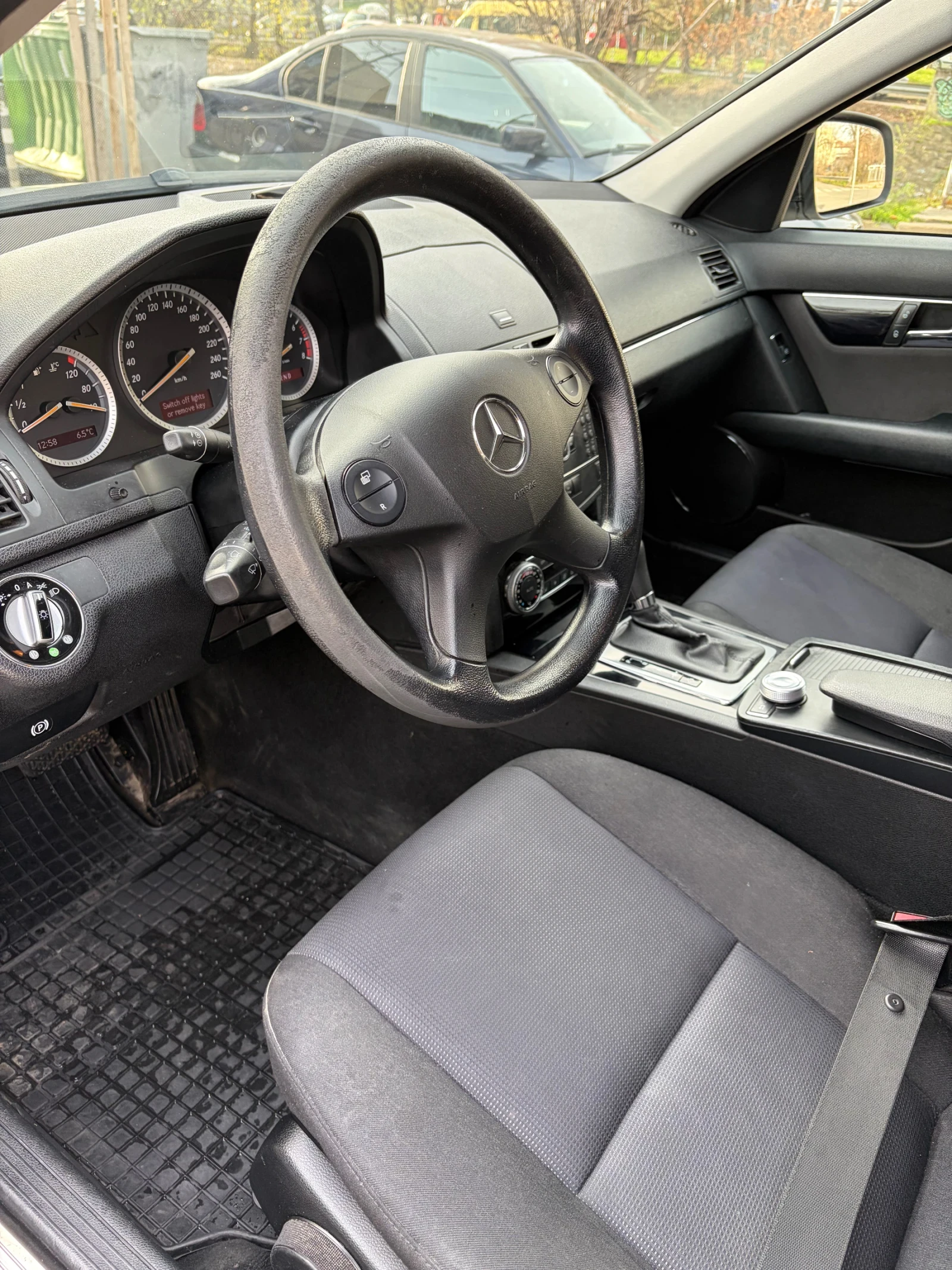 Mercedes-Benz C 180  - изображение 2