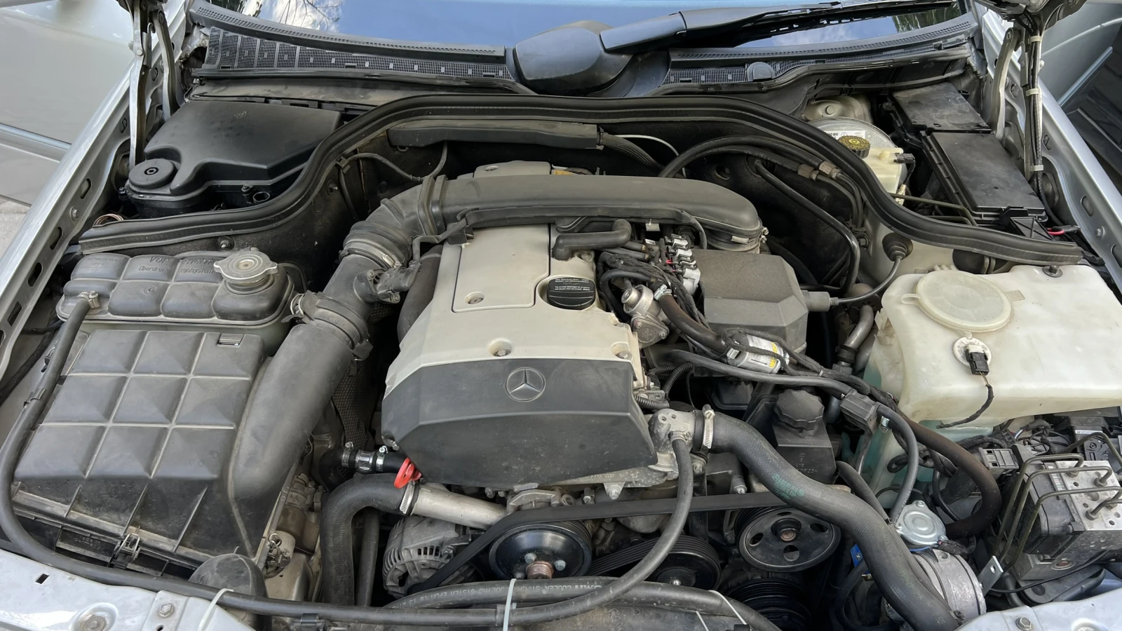 Mercedes-Benz C 200 Газ-Бензин, снимка 10 - Автомобили и джипове - 54023083