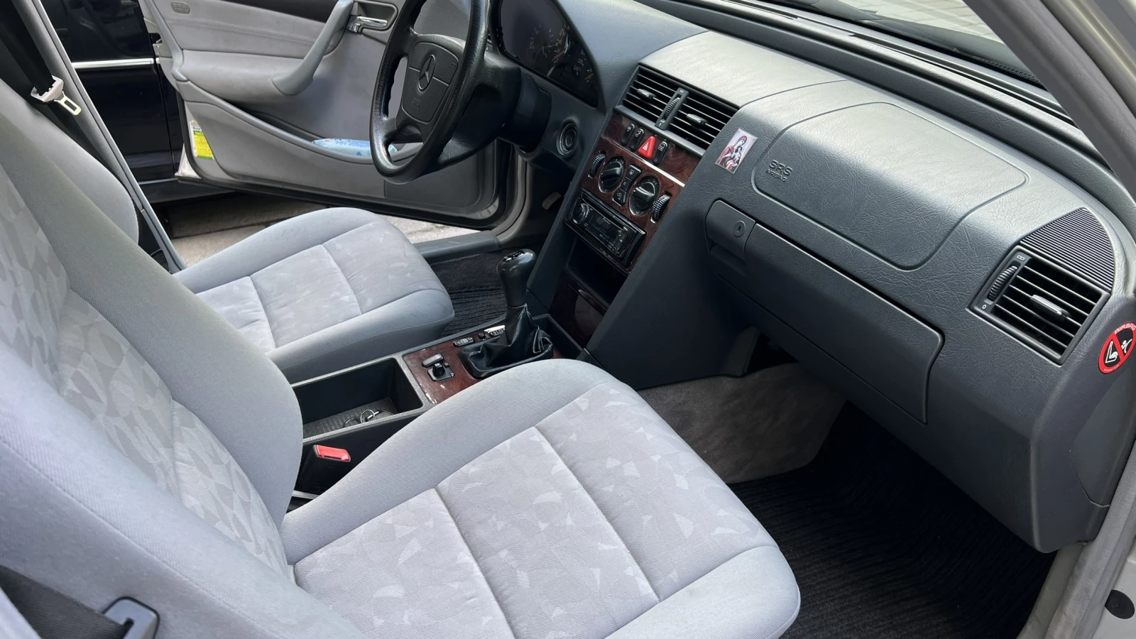 Mercedes-Benz C 200 Газ-Бензин, снимка 9 - Автомобили и джипове - 54023083