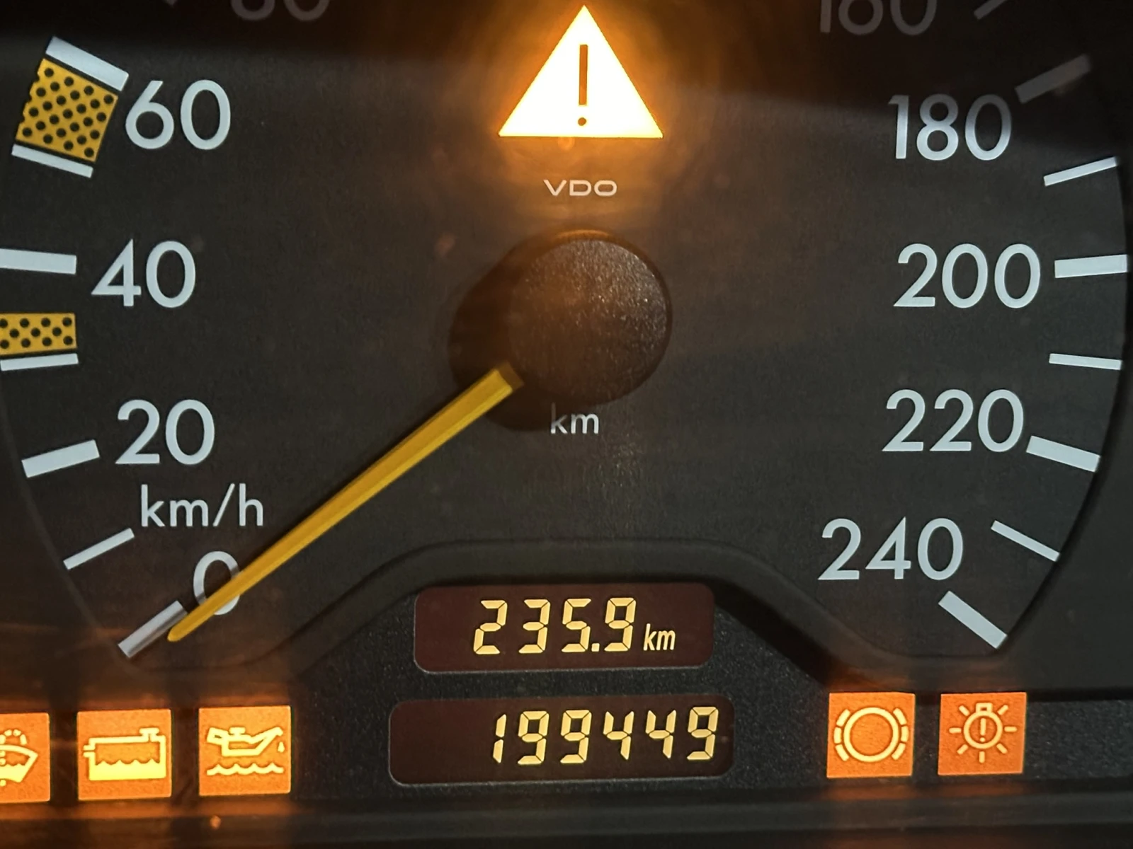 Mercedes-Benz C 200 Газ-Бензин, снимка 13 - Автомобили и джипове - 54023083