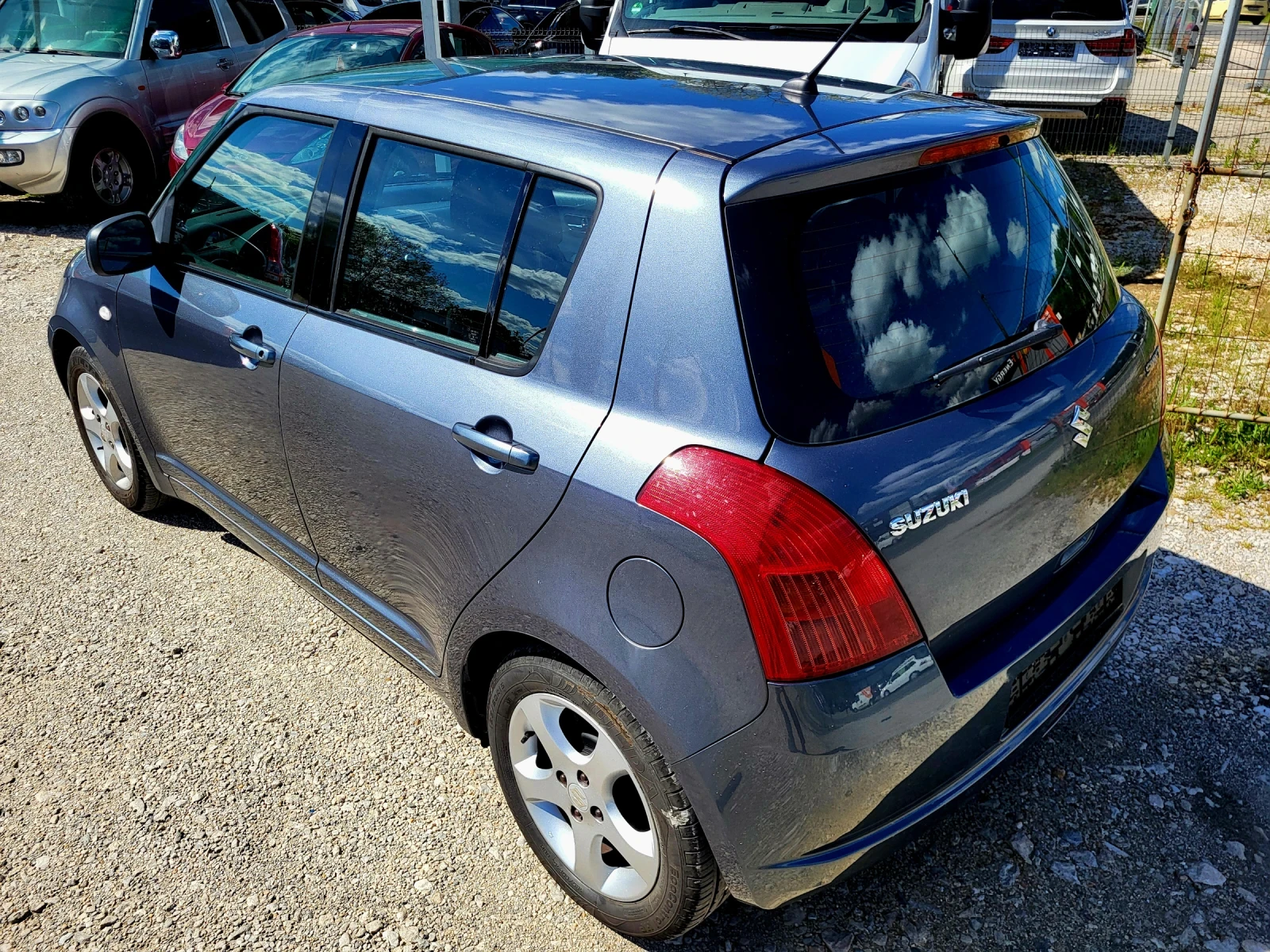 Suzuki Swift 1.3, снимка 4 - Автомобили и джипове - 54713250