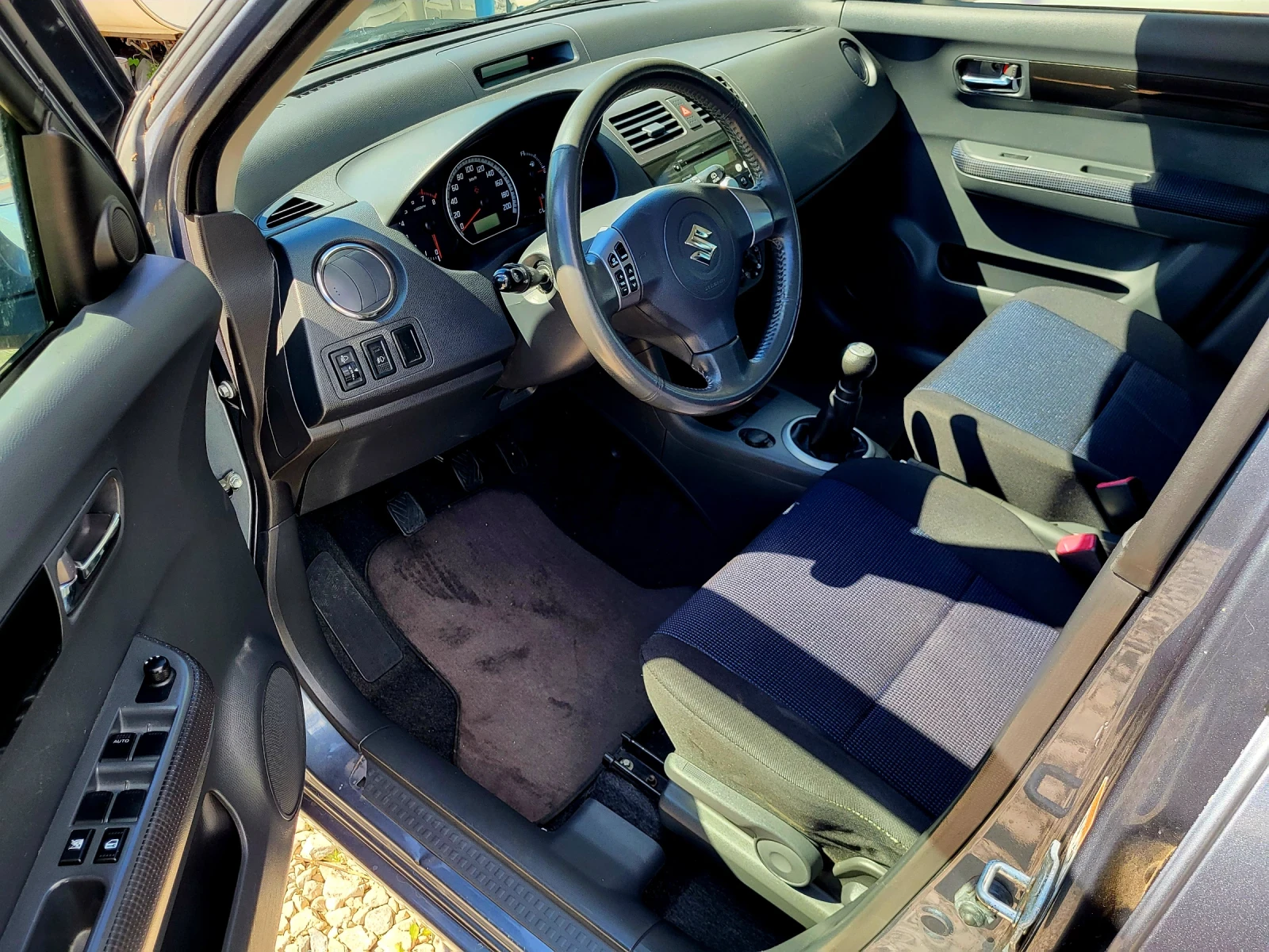 Suzuki Swift 1.3, снимка 7 - Автомобили и джипове - 54713250