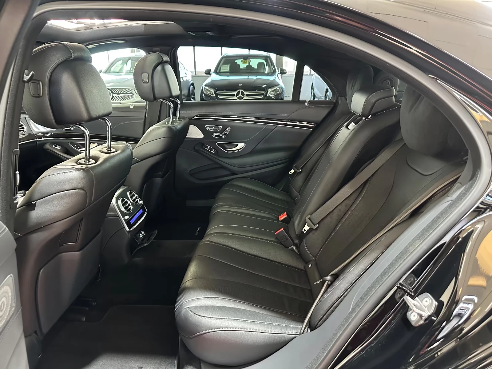 Mercedes-Benz S 400 d/AMG/LONG/4M/340HP/PANO/BURM/360/265h, снимка 13 - Автомобили и джипове - 55001159