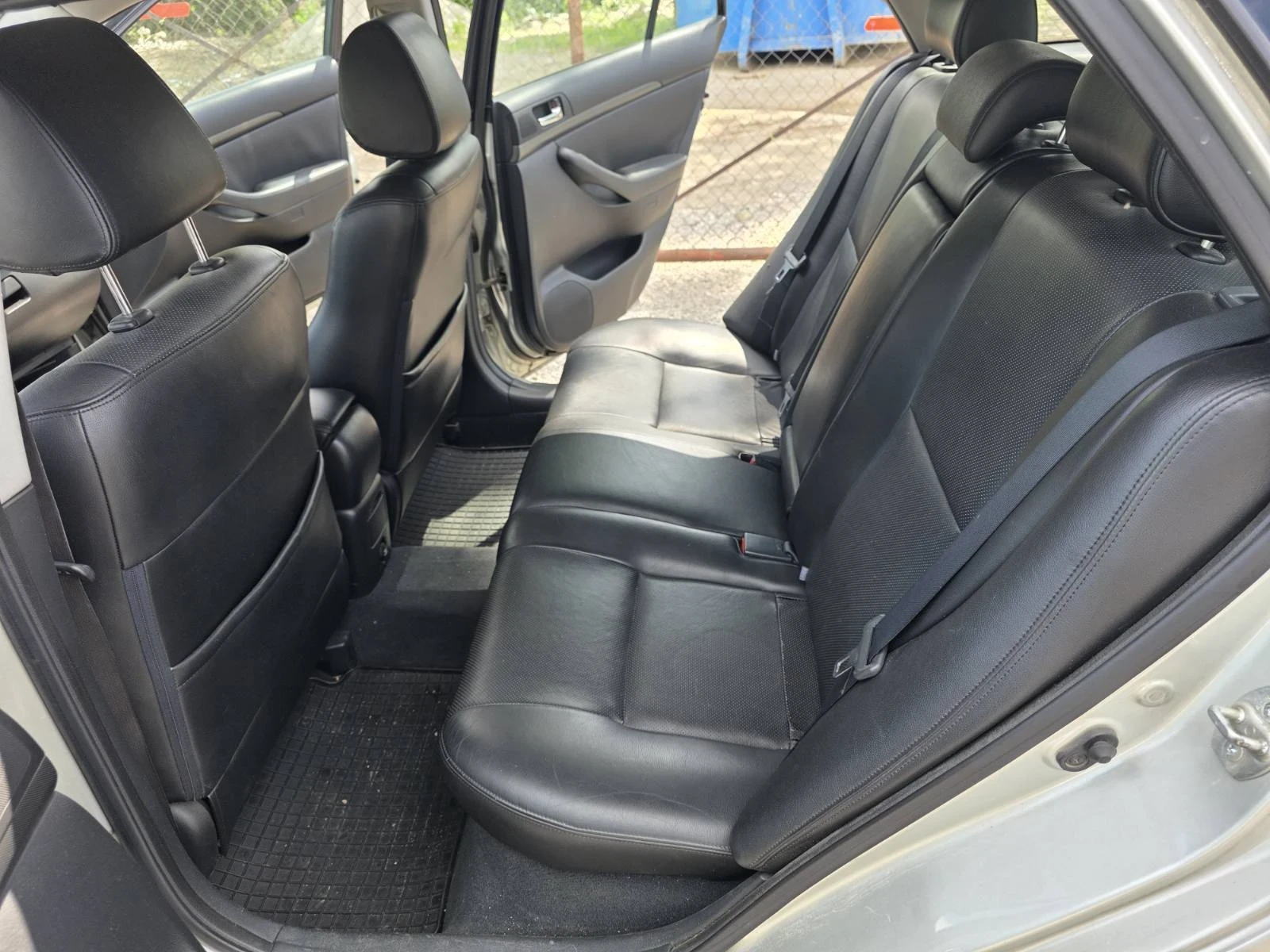 Toyota Avensis, снимка 9 - Автомобили и джипове - 55325737