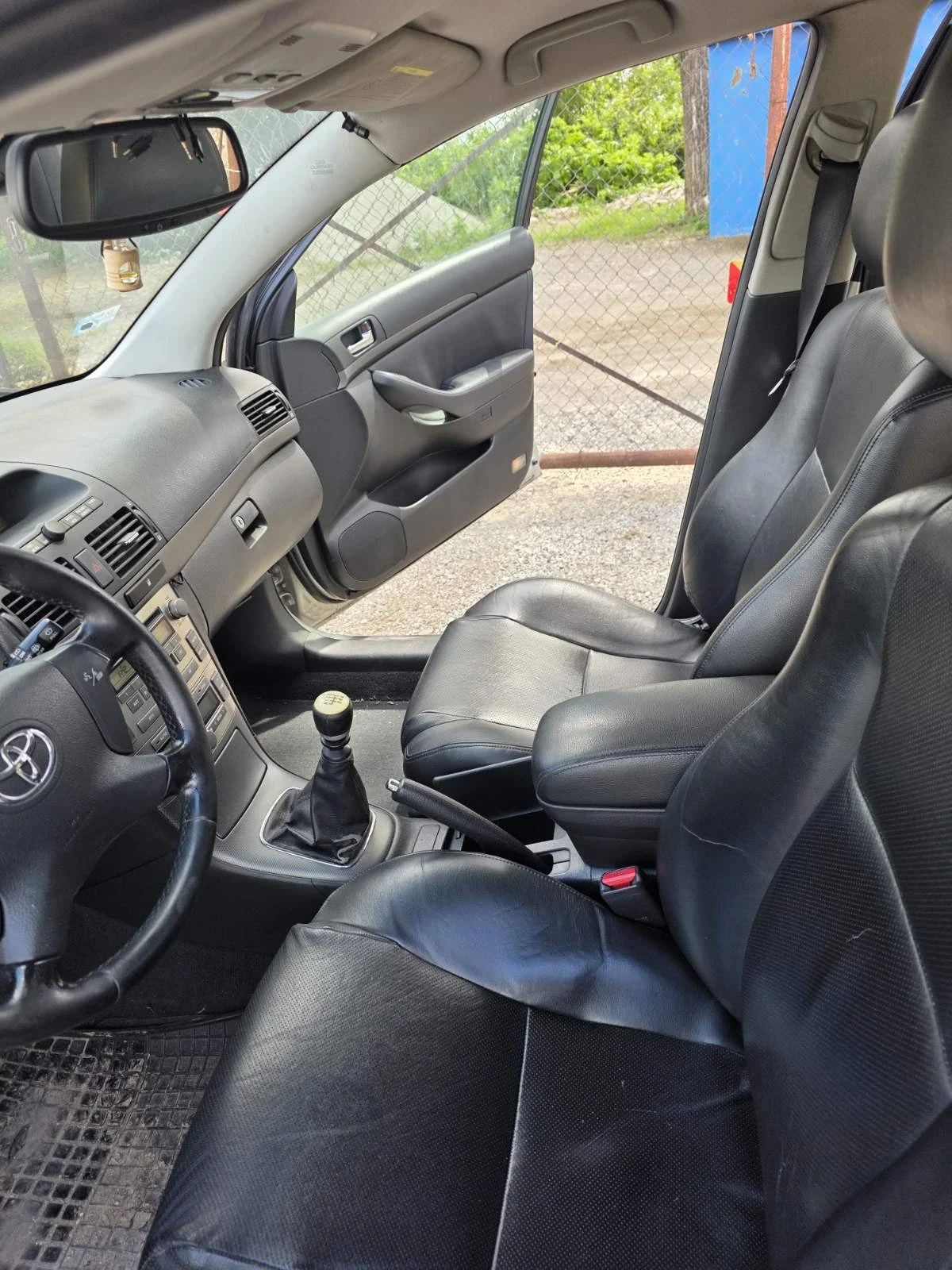 Toyota Avensis, снимка 8 - Автомобили и джипове - 55325737