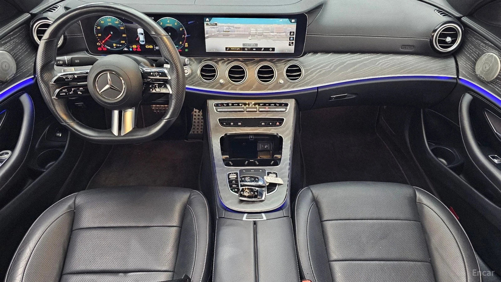 Mercedes-Benz E 350 4MATIC AMG* HUD* 360* КОЖА* НАВИ* ПАНО, снимка 5 - Автомобили и джипове - 55466356
