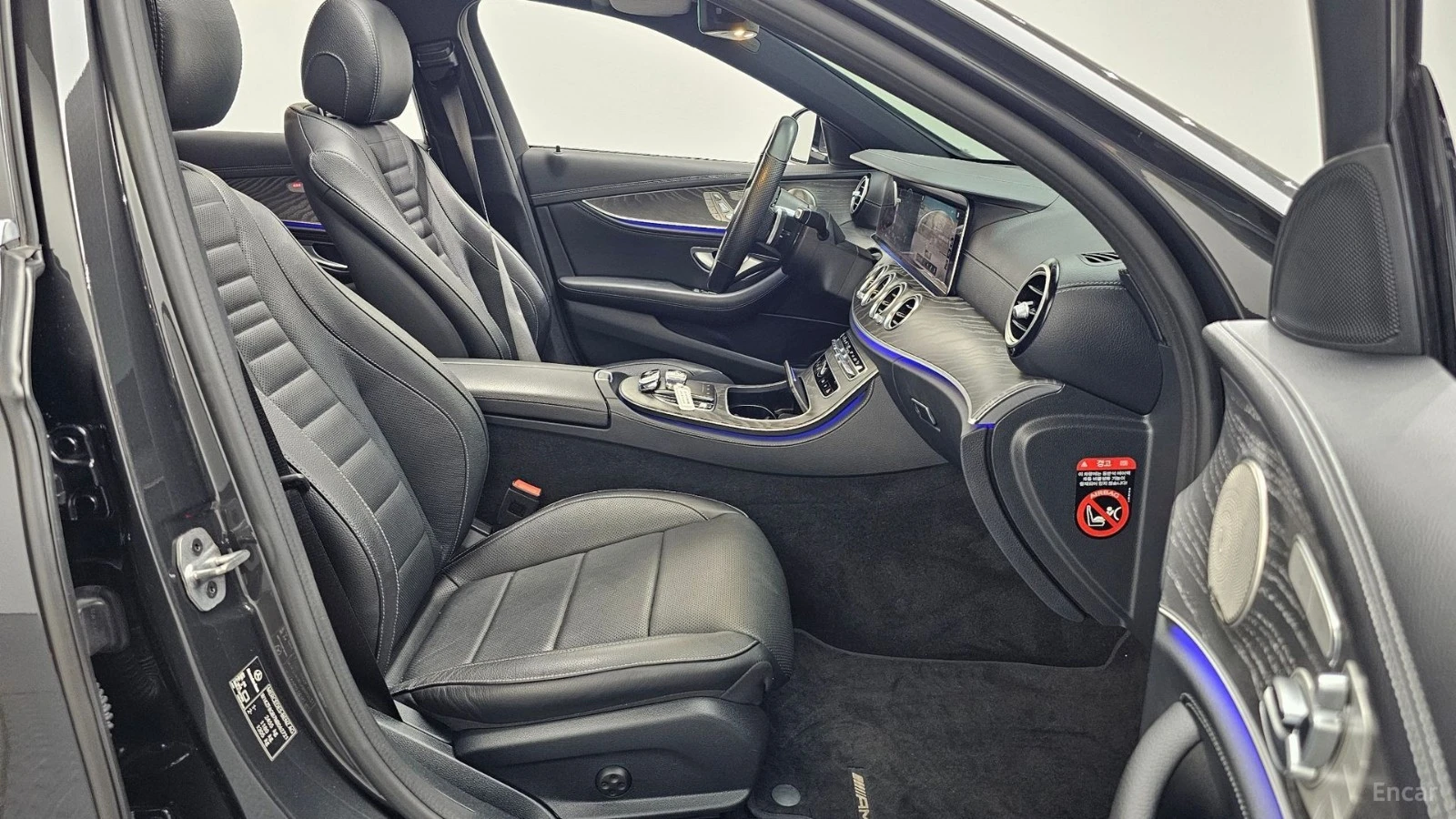 Mercedes-Benz E 350 4MATIC AMG* HUD* 360* КОЖА* НАВИ* ПАНО, снимка 9 - Автомобили и джипове - 55466356