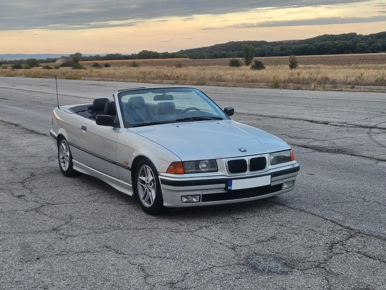 BMW 323, снимка 2 - Автомобили и джипове - 56087508