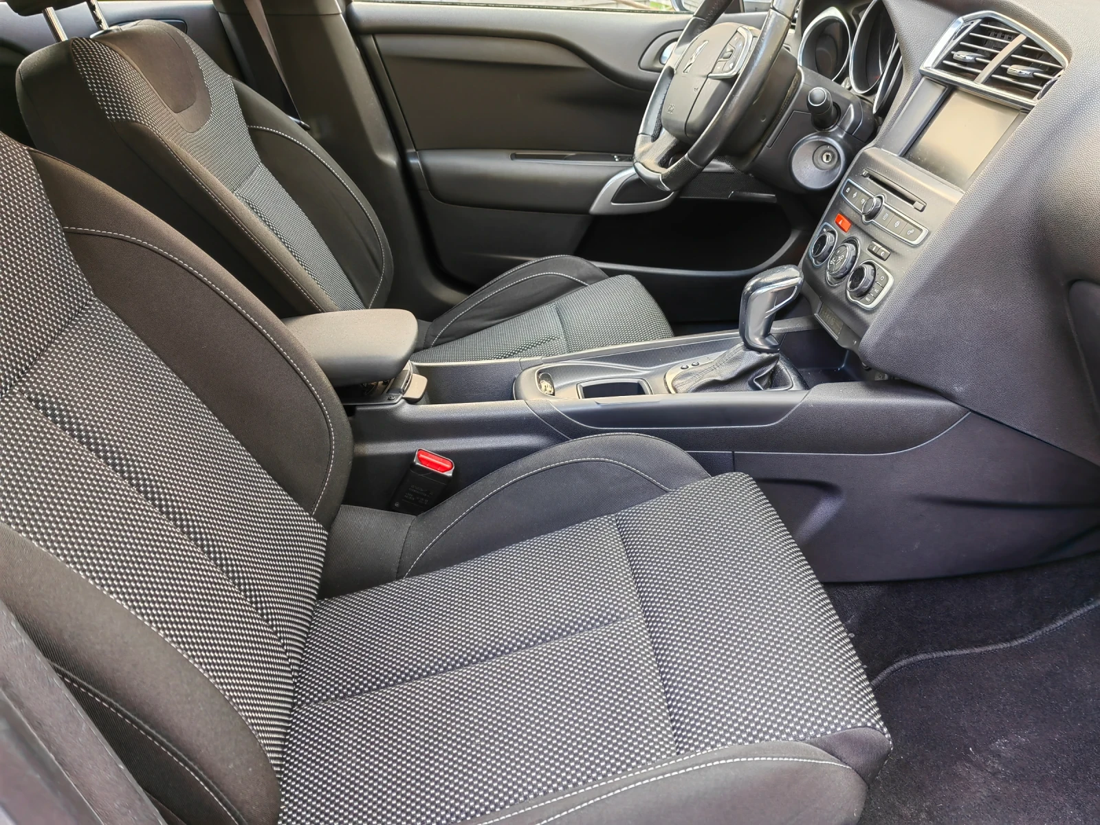 Citroen DS4 1.6Blue-Hdi automatic facelift , снимка 11 - Автомобили и джипове - 56536179