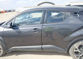 Toyota C-HR XLE, снимка 8