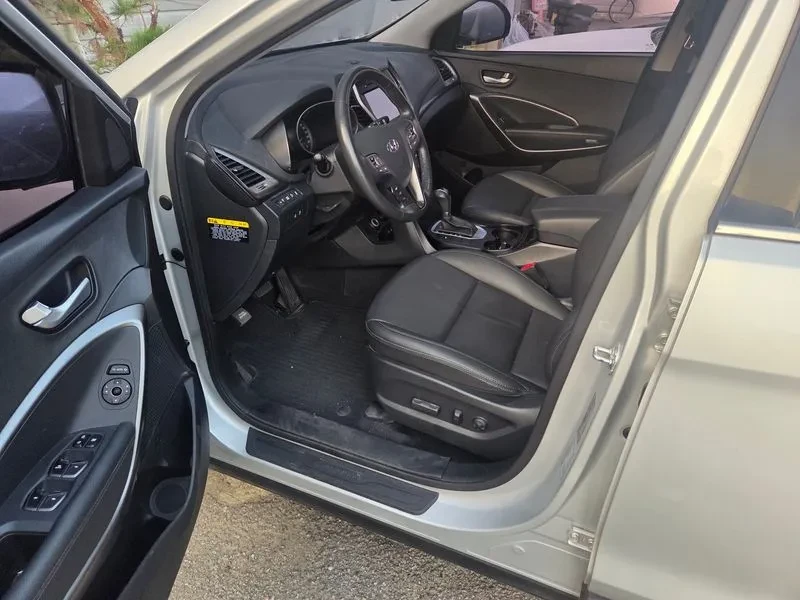 Hyundai Santa fe Diesel 2.0 2Wd Premium, снимка 8 - Автомобили и джипове - 56304042