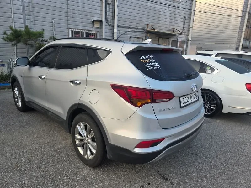 Hyundai Santa fe Diesel 2.0 2Wd Premium, снимка 4 - Автомобили и джипове - 56304042