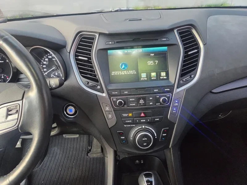 Hyundai Santa fe Diesel 2.0 2Wd Premium, снимка 7 - Автомобили и джипове - 56304042