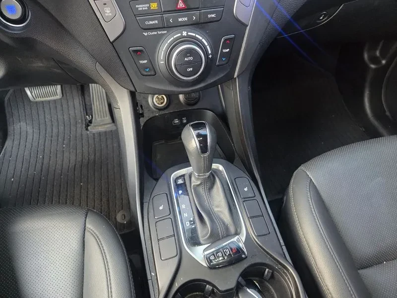 Hyundai Santa fe Diesel 2.0 2Wd Premium, снимка 15 - Автомобили и джипове - 56304042