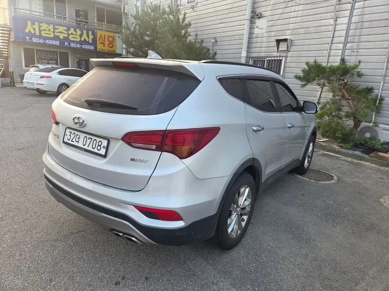 Hyundai Santa fe Diesel 2.0 2Wd Premium, снимка 3 - Автомобили и джипове - 56304042