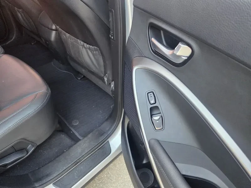 Hyundai Santa fe Diesel 2.0 2Wd Premium, снимка 12 - Автомобили и джипове - 56304042