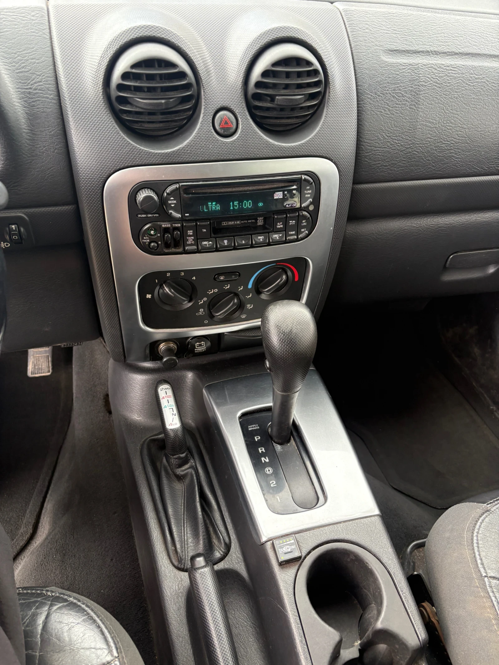 Jeep Cherokee 3.7, снимка 9 - Автомобили и джипове - 54295241