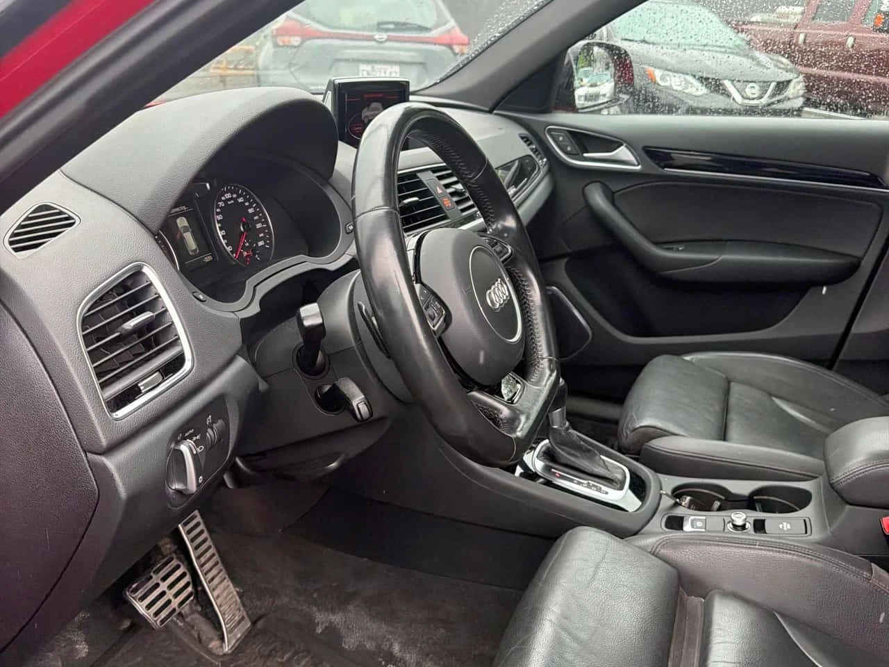 Audi Q3 Technik/ LED / BOSE / CARFAX / АВТОКРЕДИТ, снимка 5 - Автомобили и джипове - 55601898