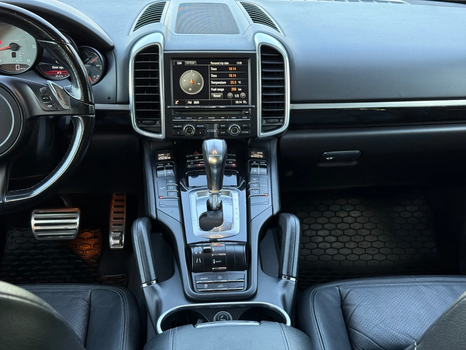 Porsche Cayenne 4.2TDI PANORAMA, снимка 14 - Автомобили и джипове - 55976732
