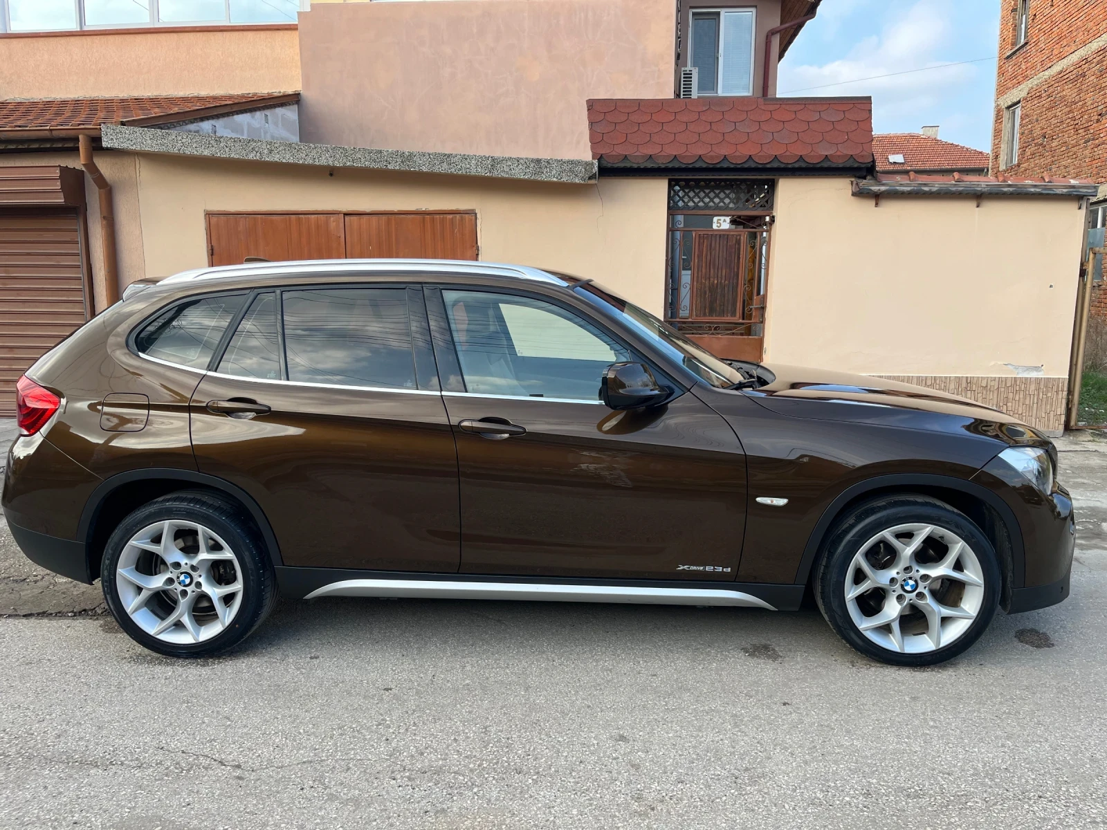 BMW X1 2.3d, снимка 3 - Автомобили и джипове - 56060721