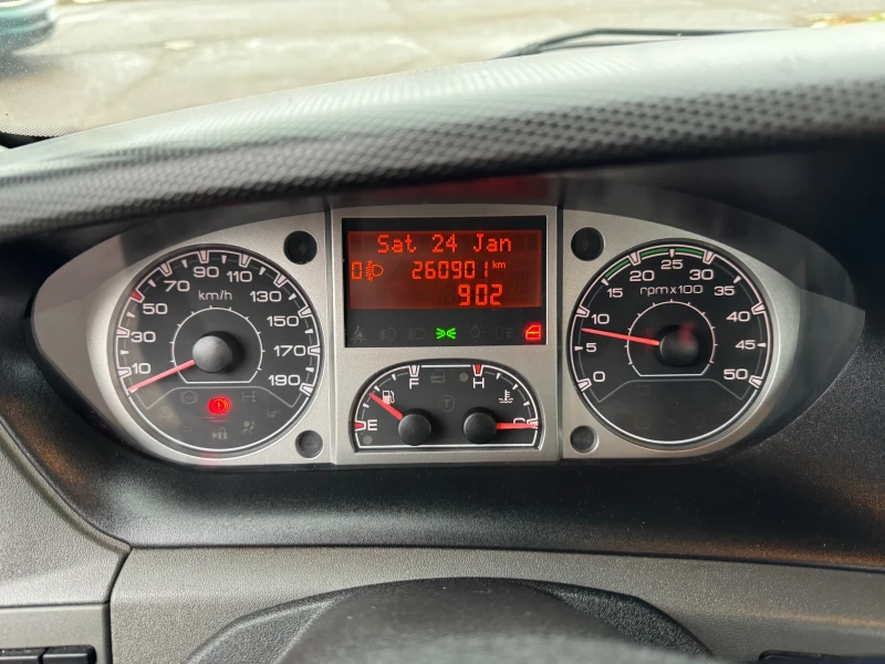 Iveco Daily 35C18 НОВ ВНОС! 4.0М!!! Автопилот! Обслужен!! , снимка 13 - Бусове и автобуси - 53207986