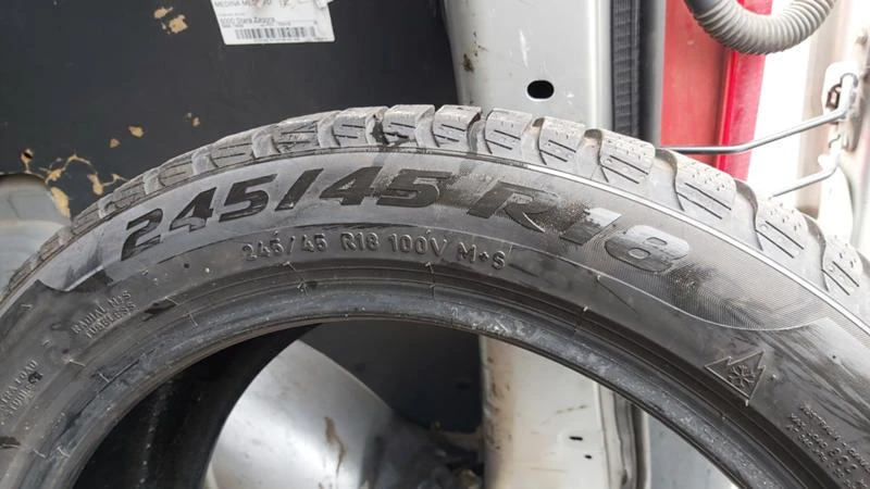 Гуми Зимни 245/45R18, снимка 8 - Гуми и джанти - 29274436