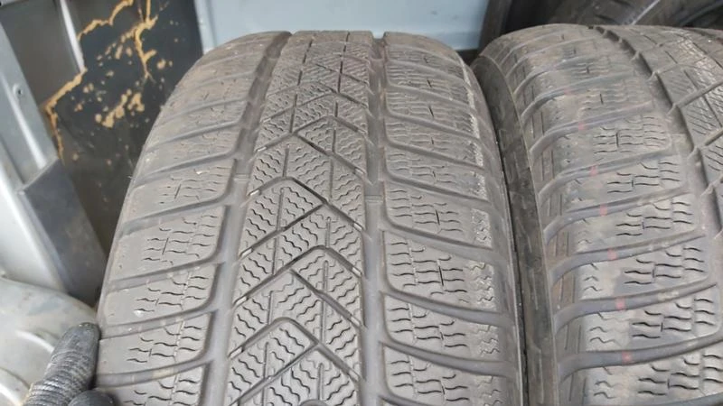 Гуми Зимни 245/45R18, снимка 4 - Гуми и джанти - 29274436