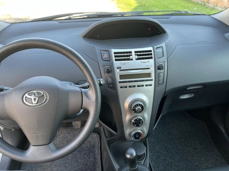 Toyota Yaris 1.3 vvt-i, снимка 13 - Автомобили и джипове - 38737658