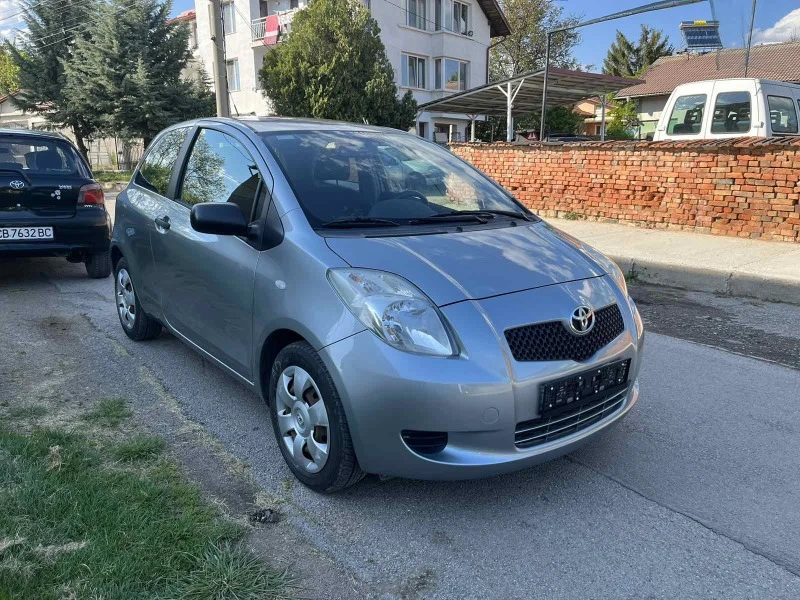 Toyota Yaris 1.3 vvt-i, снимка 3 - Автомобили и джипове - 38737658