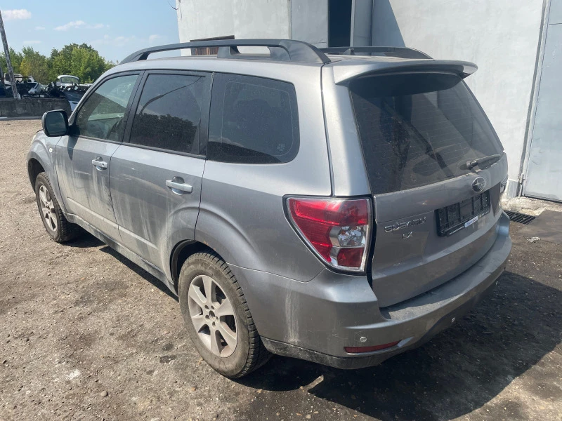 Subaru Forester 2.0D 147кс. 4х4, снимка 3 - Автомобили и джипове - 41884742