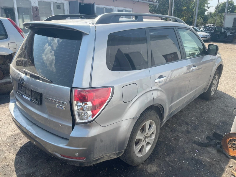 Subaru Forester 2.0D 147кс. 4х4, снимка 4 - Автомобили и джипове - 41884742