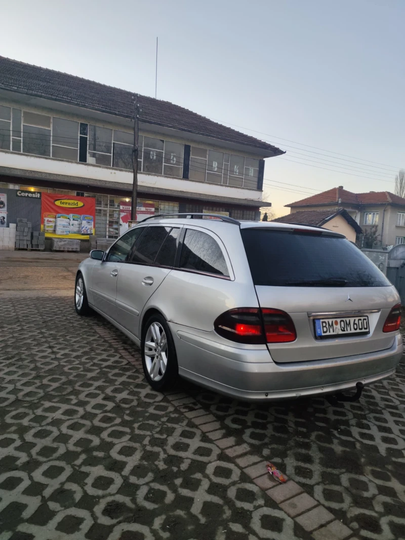 Mercedes-Benz E 220, снимка 5 - Автомобили и джипове - 48522510