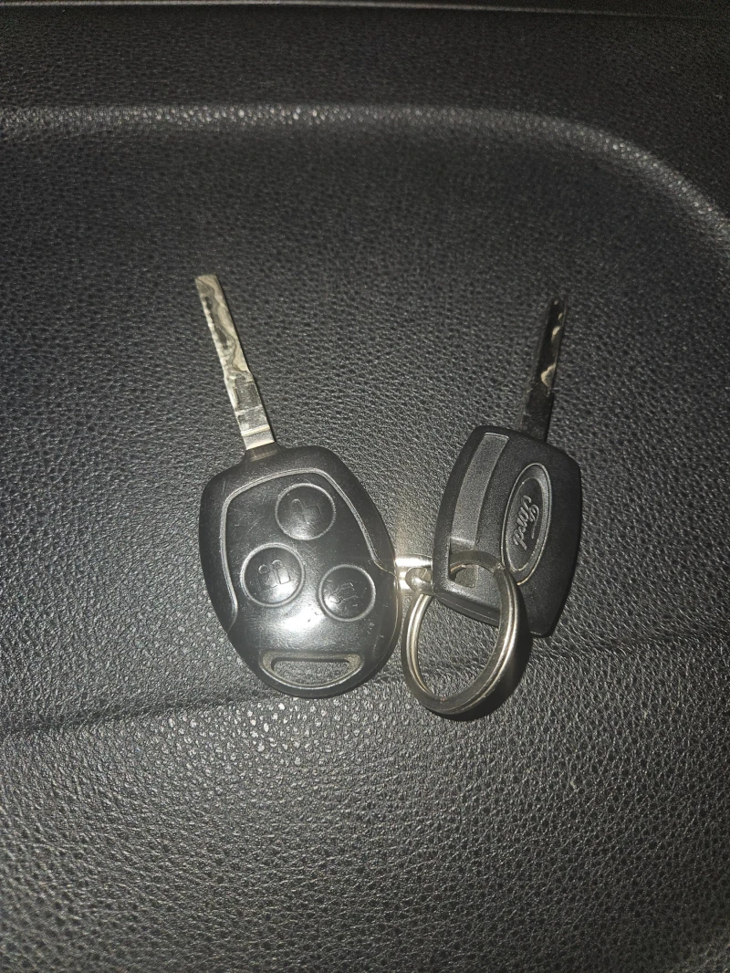 Ford Focus 1.6, снимка 11 - Автомобили и джипове - 52658326