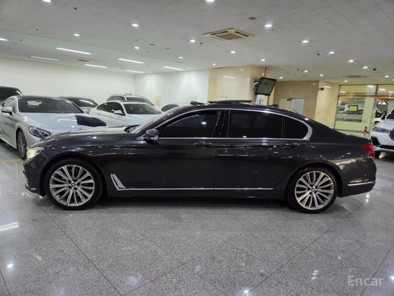 BMW 750, снимка 3 - Автомобили и джипове - 53598586