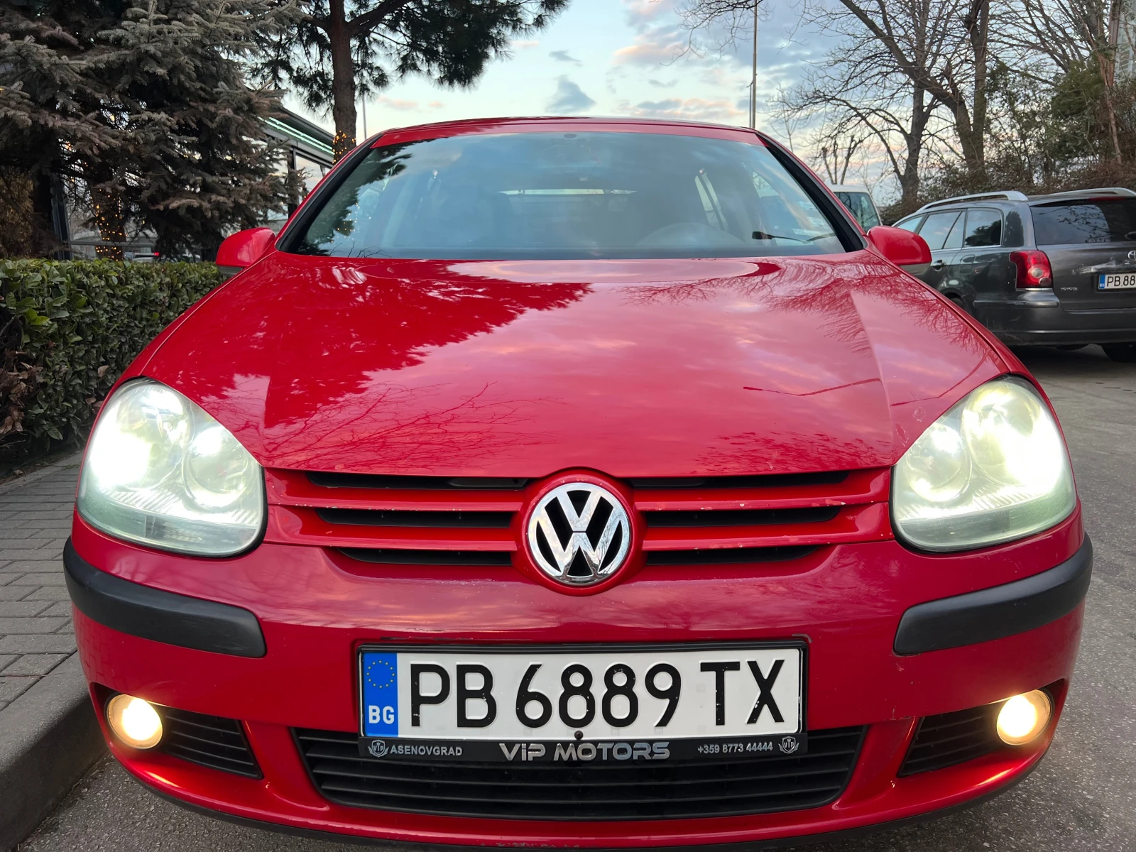 VW Golf 1.4i XENON/NAVI/90кс/KAMERA/KLIMATIK/UNIKAT - изображение 2