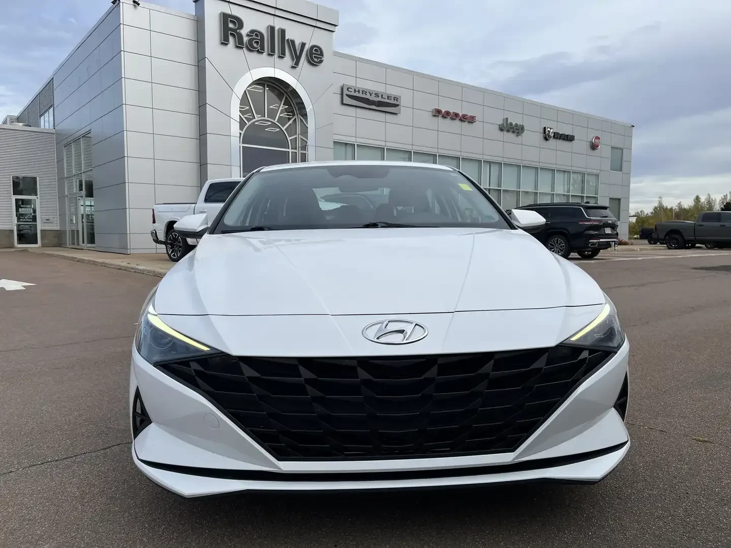 Hyundai Elantra PREFFERED * ПОДГРЕВ СЕДАЛКИ, ВОЛАН * LANE ASSIST - изображение 2