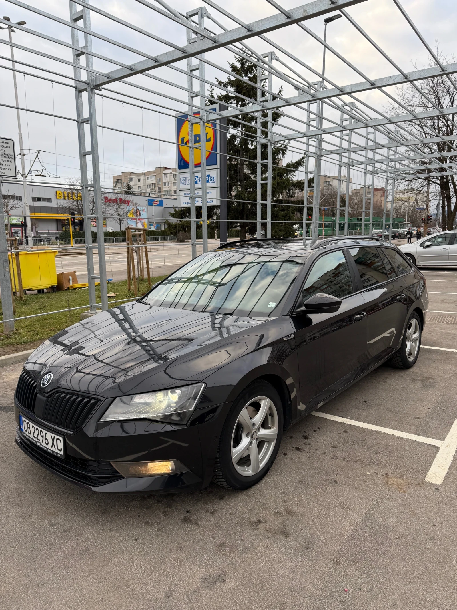 Skoda Superb III Sport Line DSG 2.0 TDI LED Navi Комби, снимка 13 - Автомобили и джипове - 53662159