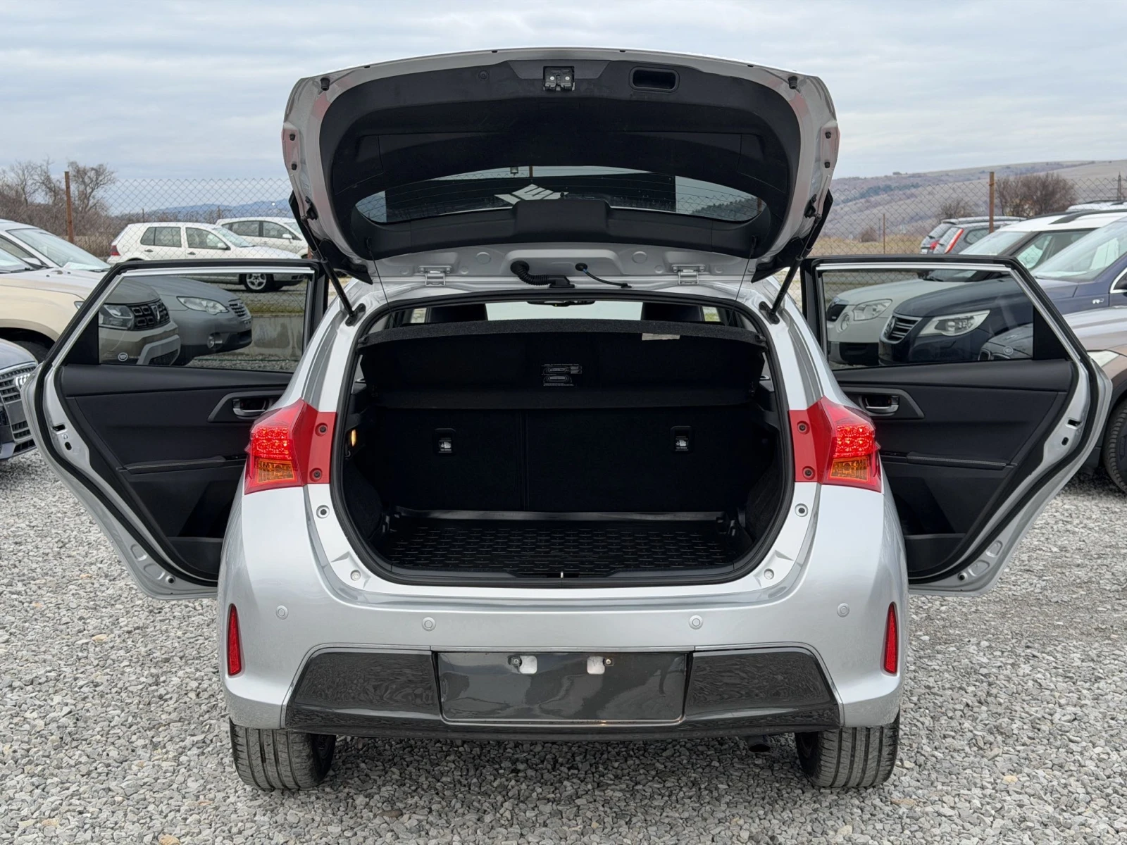 Toyota Auris 1.8 Hybrid E5B | Mobile.bg � ����������� 10