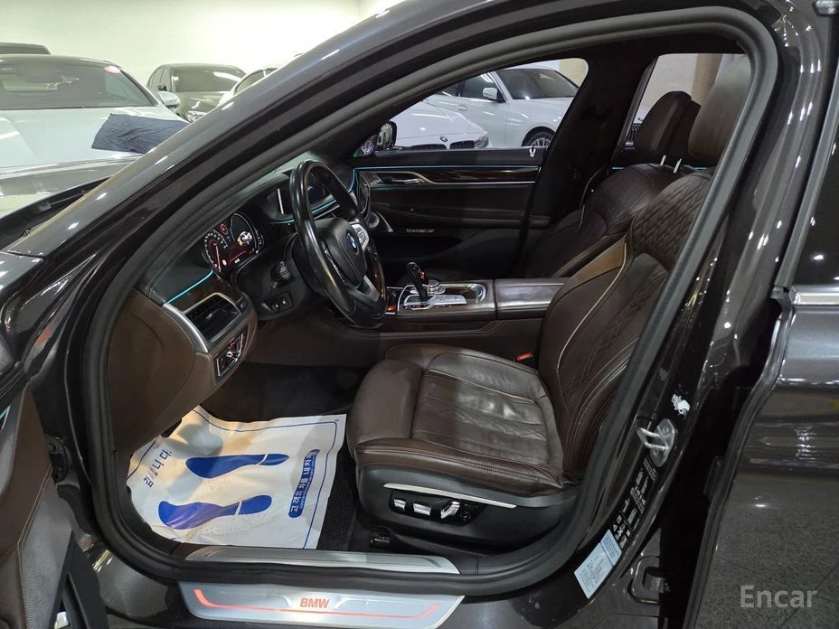 BMW 750  - изображение 6