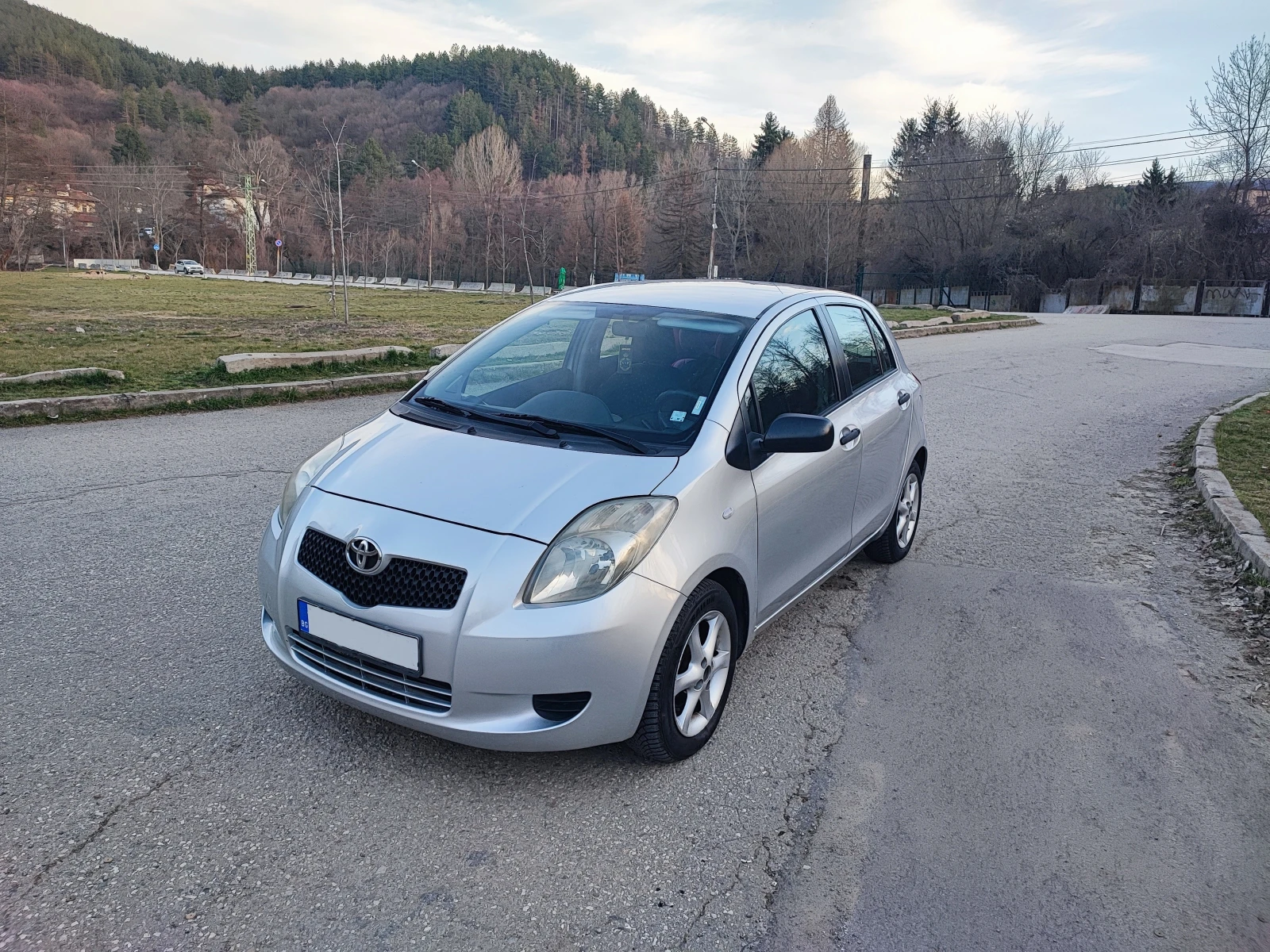 Toyota Yaris, снимка 2 - Автомобили и джипове - 53817987