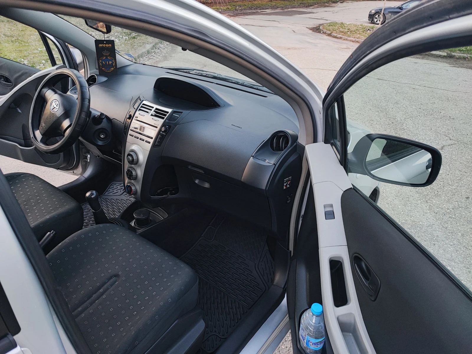 Toyota Yaris, снимка 12 - Автомобили и джипове - 53817987