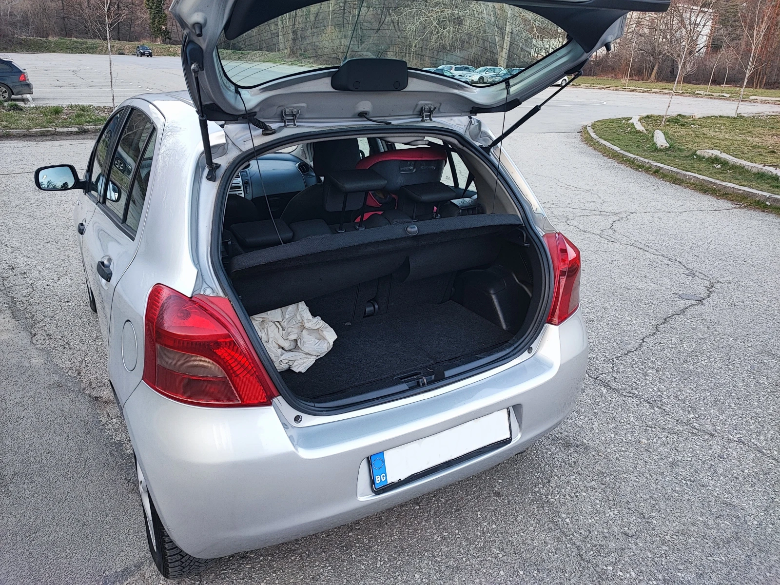 Toyota Yaris, снимка 15 - Автомобили и джипове - 53817987