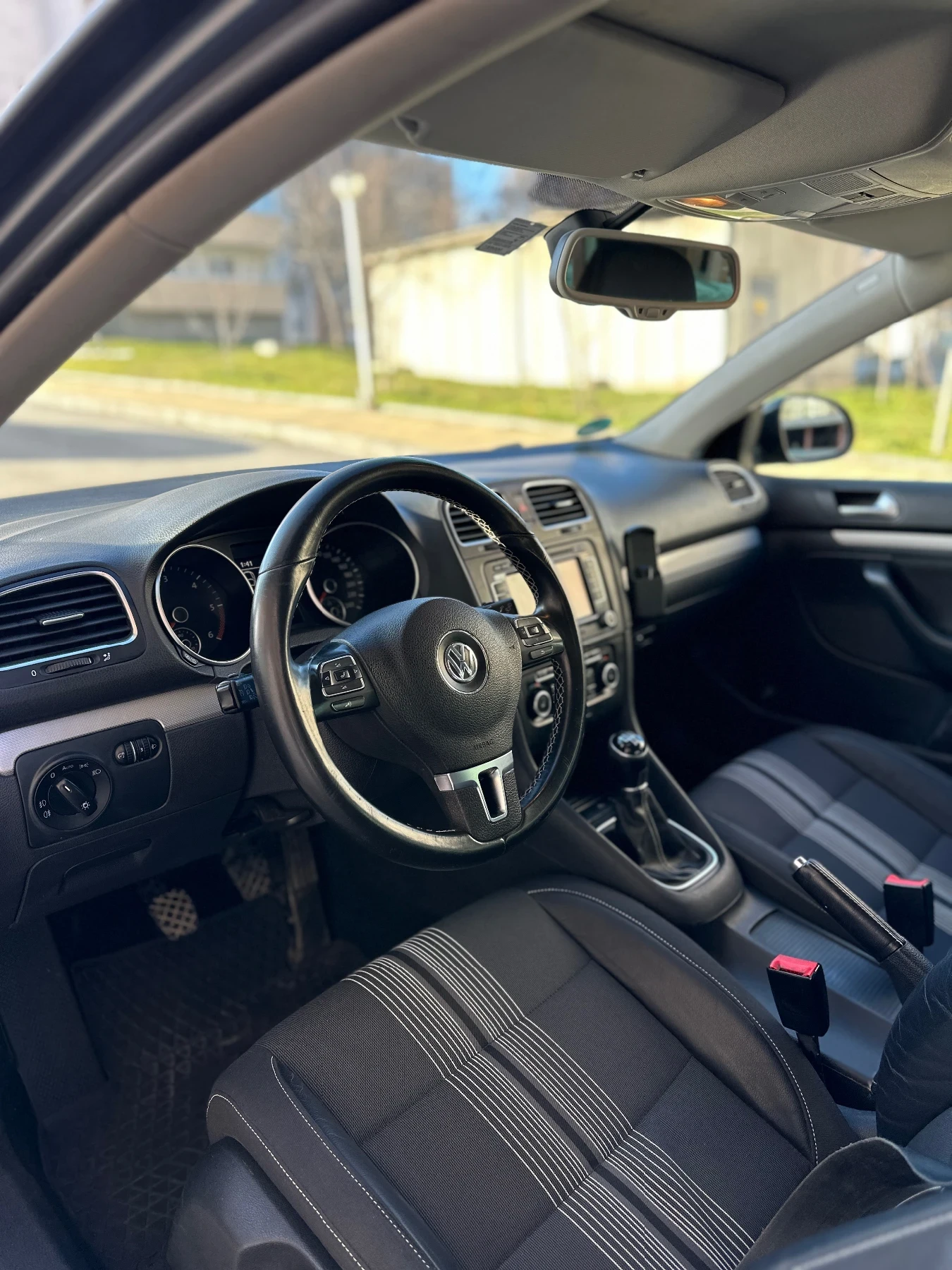 VW Golf, снимка 5 - Автомобили и джипове - 53844317