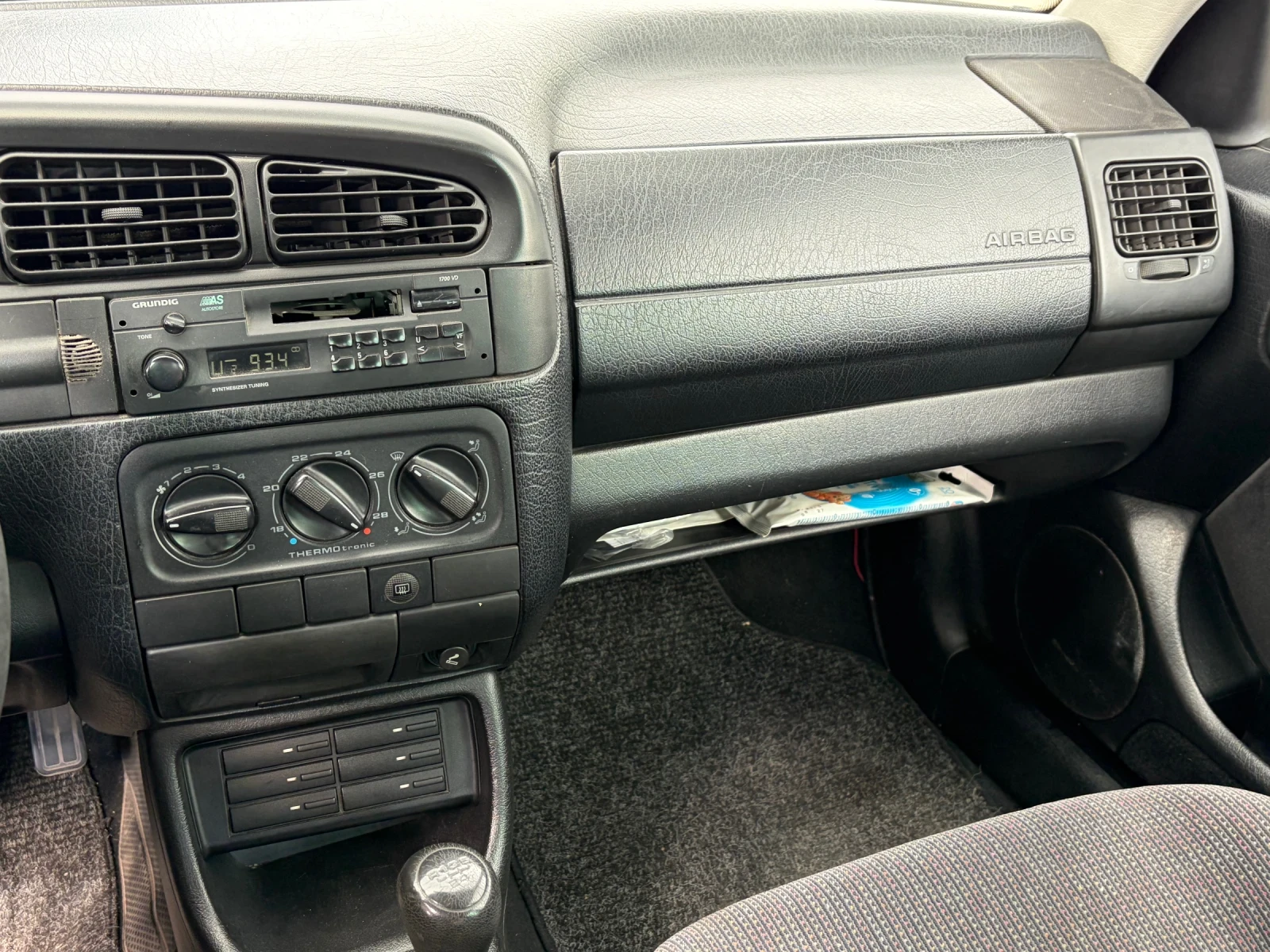 VW Vento 1.8 бензин, снимка 7 - Автомобили и джипове - 54237048